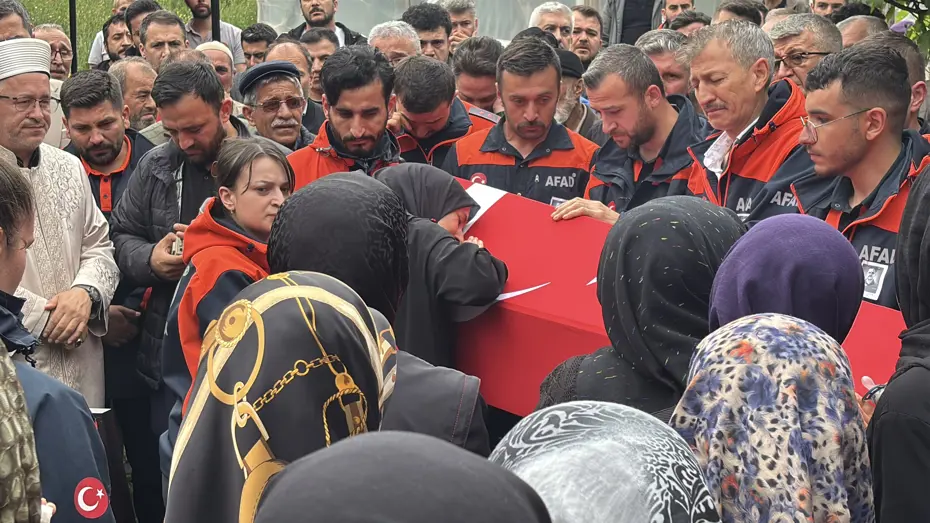 Rize'de Görev Başında Hayatını Kaybeden AFAD Personeli Ömer Faruk Özkan Bolu'da Toprağa Verildi