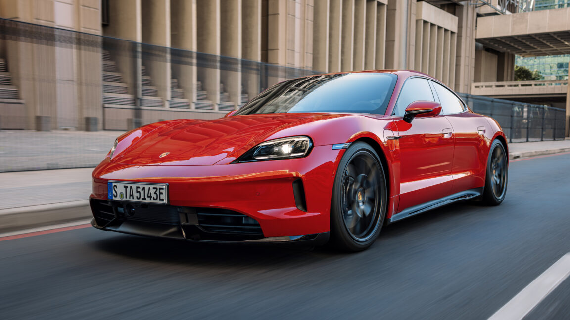 2027 Porsche Taycan'a NACS Şarj Portu ve E-Shift Güncellemesi Geliyor