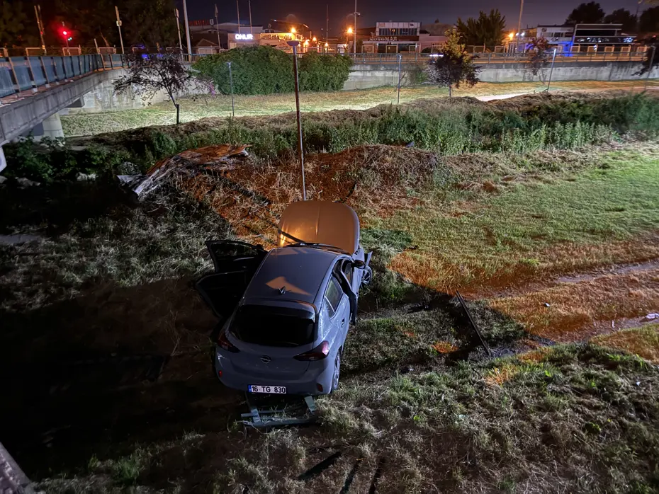Bursa'da Navigasyon Kazası: Otomobil Dere Yatağına Uçtu