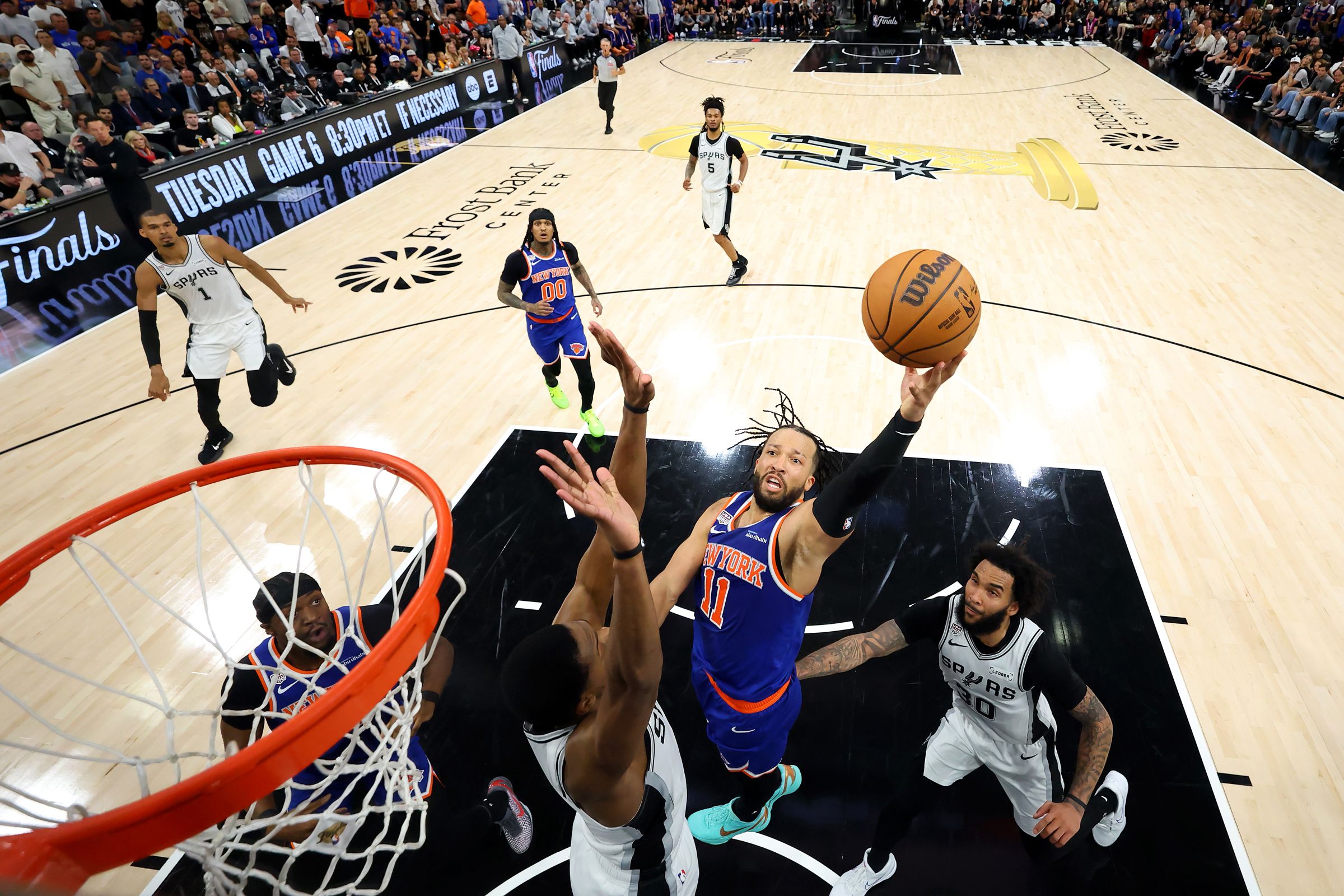 New York Knicks Geçit Töreni Trafik Kameralarından Canlı Yayınlanıyor