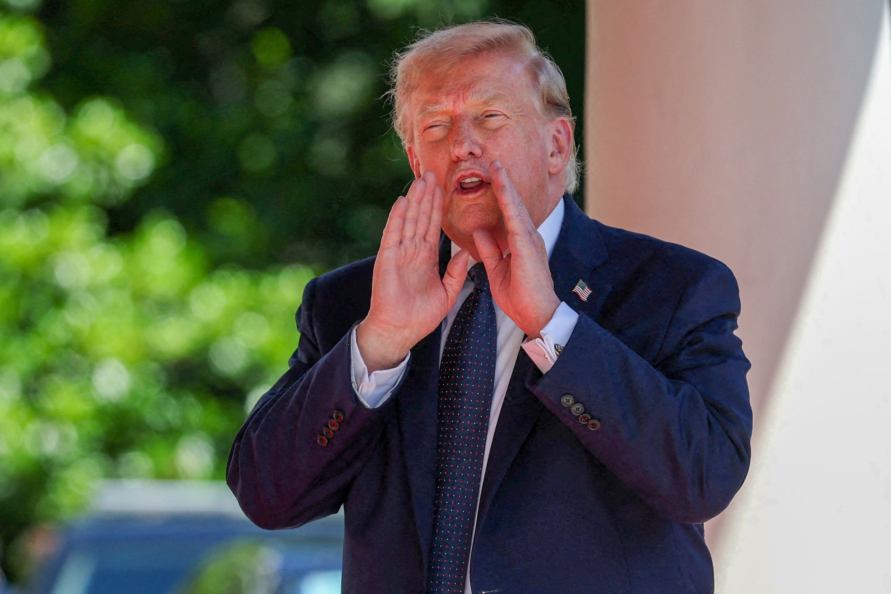 Trump, Zuckerberg ve Bezos'un Kendisine Yaranma Çabalarıyla Alay Etti