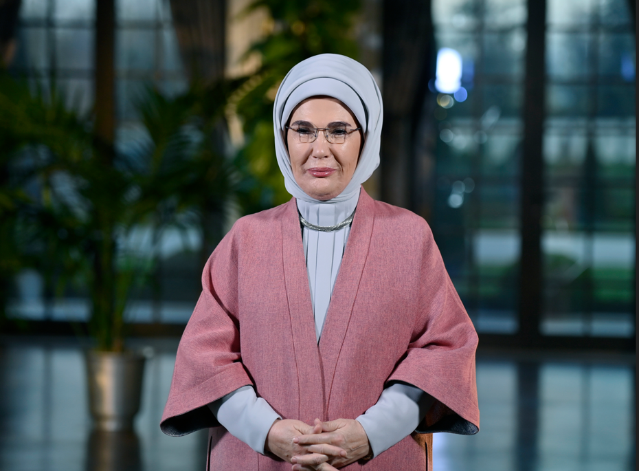 Emine Erdoğan'dan Babalar Günü Mesajı: Filistin ve Koruyucu Aile Vurgusu