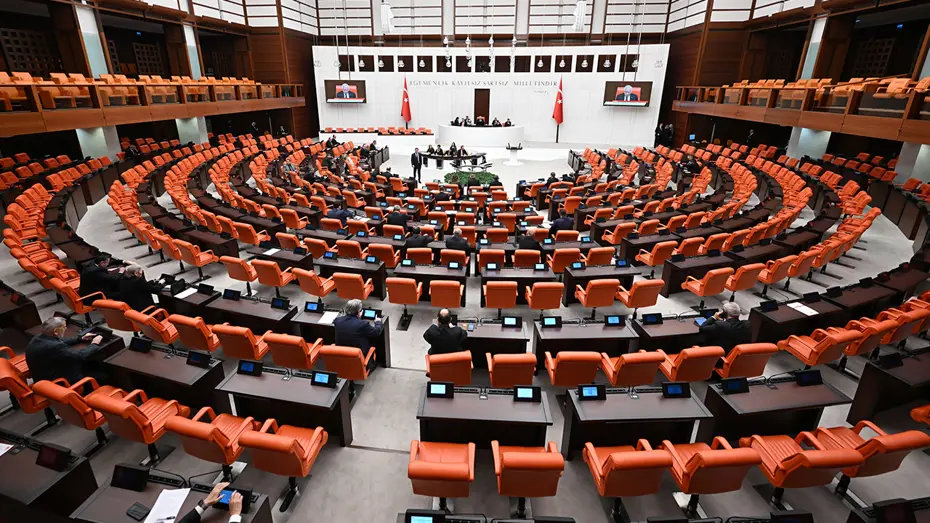 TBMM'de Yoğun Mesai: Ticari Plakalara KDV İstisnası ve Sayıştay Seçimi