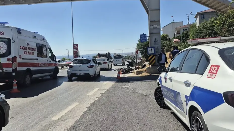 Büyükçekmece'de Acı Kaza: Otomobile Çarpan 21 Yaşındaki Motosiklet Sürücüsü Hayatını Kaybetti