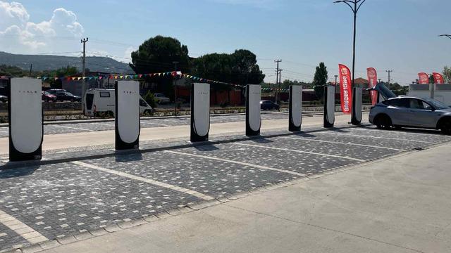 Tesla'nın Türkiye Yatırımları Sürüyor: Muğla'ya 250 kW Gücünde Yeni Supercharger İstasyonu Açıldı