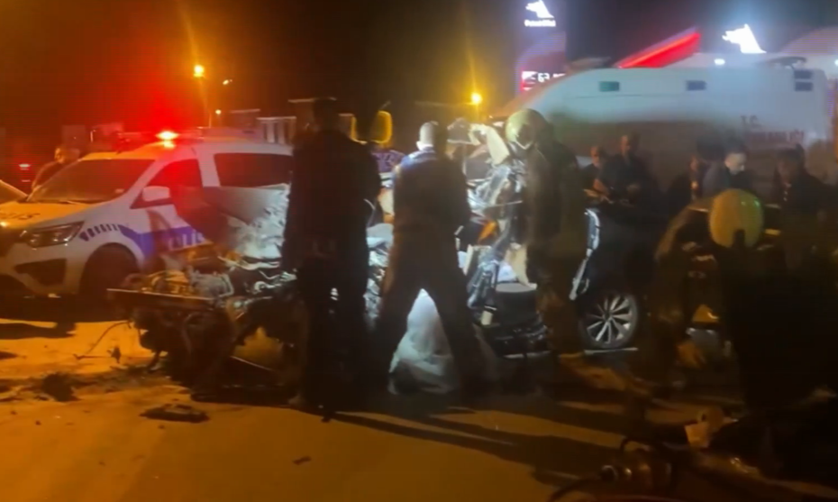 Ankara Polatlı'da Feci Kaza: Otomobil Kamyona Çarptı, 3 Kişi Hayatını Kaybetti