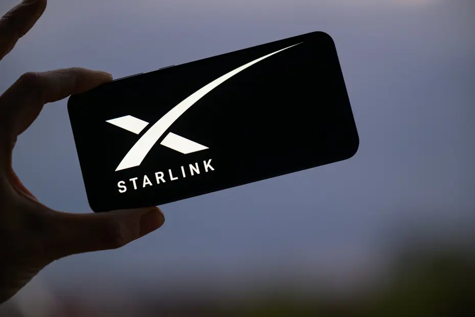 Eski İsrail Başbakanı Bennett: İran'a Gizlice On Binlerce Starlink Cihazı Soktuk