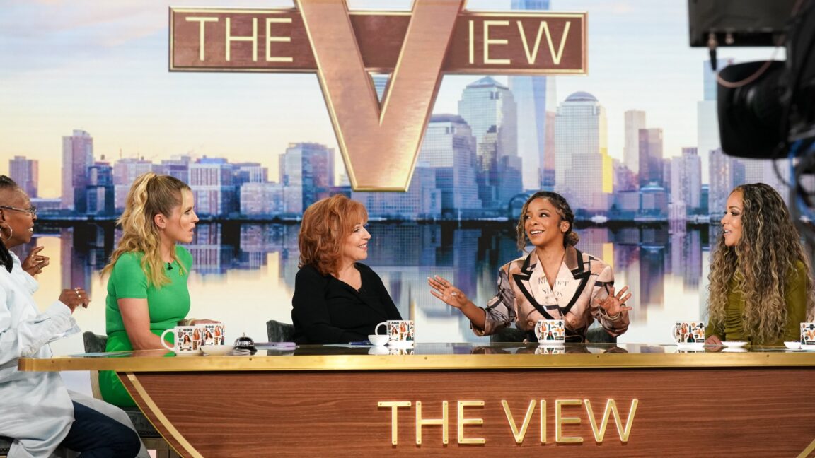 ABC, FCC'nin 'The View' Programına Yönelik Müdahalesine Karşı İzleyicileri Protestoya Çağırdı