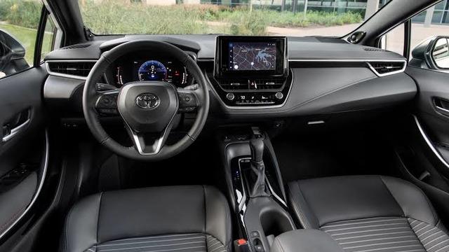 Toyota Multimedya Ekranları Neden Donuyor? Sorunun Kaynağı ve Çözüm Yolları