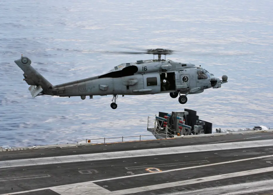 ABD Donanmasına Ait Helikopter Umman Denizi'ne Acil İniş Yaptı: 1 Asker Kayıp