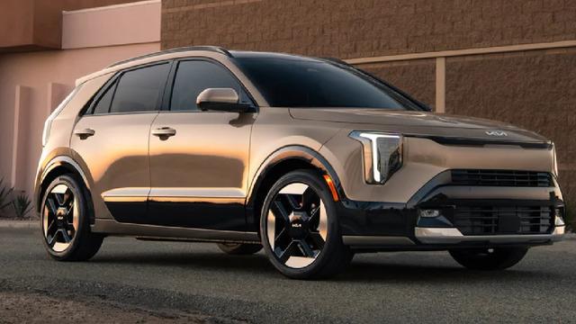 2027 Kia Niro Tanıtıldı: Elektrikli Versiyon Yerini Sadece Hibrit Motora Bıraktı