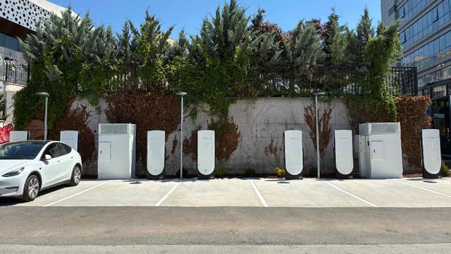 Tesla, Ankara'da Yeni Supercharger İstasyonunu Faaliyete Geçirdi
