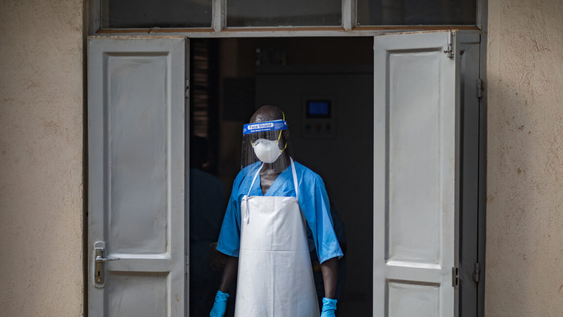 Uganda'da Ebola Salgını Ortasında Ölümcül Marburg Virüsü Vakası Doğrulandı
