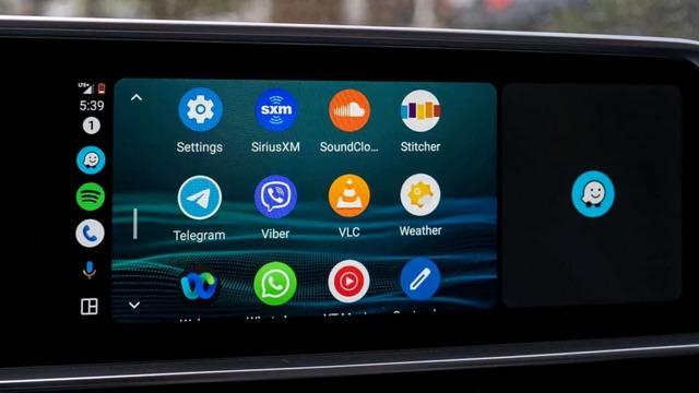 Araç İçi Multimedya Sistemleri: CarPlay ve Android Auto Dönüşümü