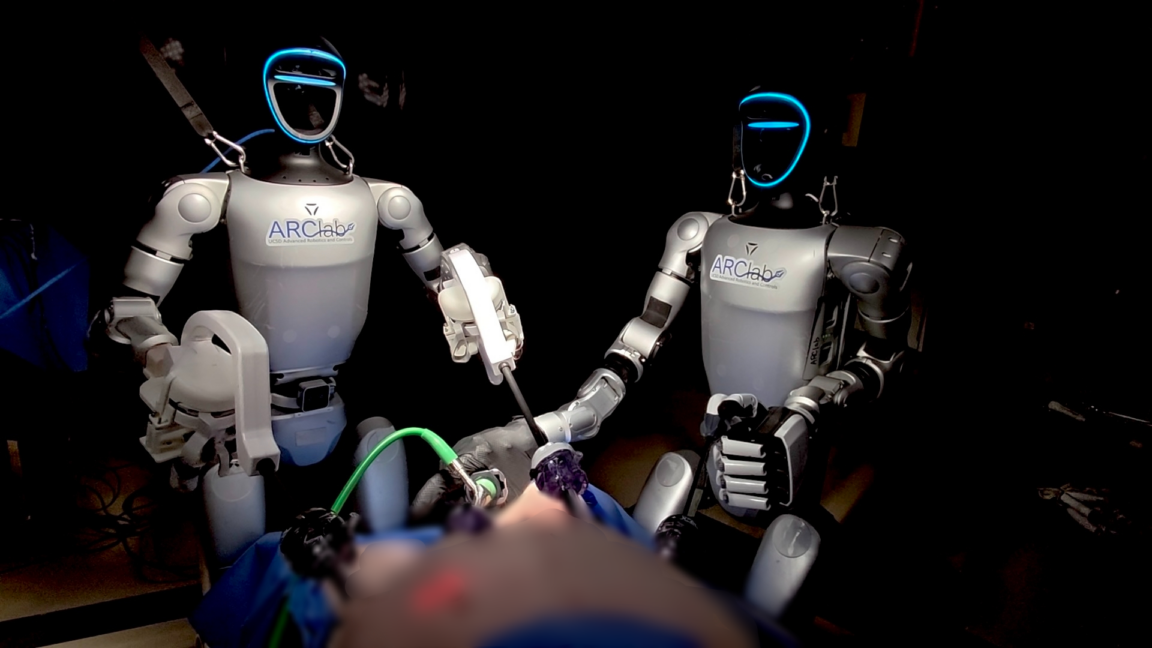Cerrahların Kontrol Ettiği İnsansı Robotlar Canlı Domuzlarda İlk Ameliyatı Gerçekleştirdi
