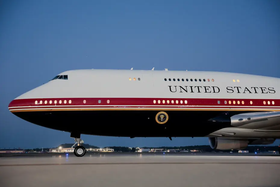 Trump, Güvenlik Endişesiyle Türkiye Dönüşünde Eski Air Force One'a Geçti