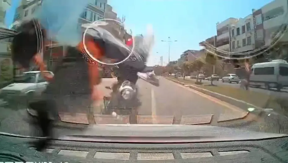Şanlıurfa'da Feci Kaza: Motosiklet Otomobile Çarptı, O Anlar Kamerada