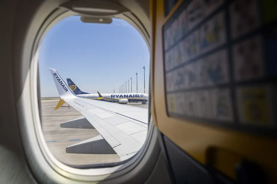 Ryanair Uçağında Dehşet: Motordan Kopan Parça Camı Kırdı, Acil İniş Yapıldı