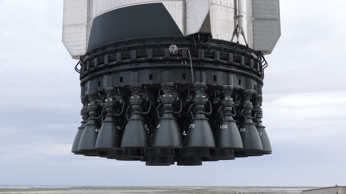 SpaceX, Starship'in 13. Test Uçuşuna ve Starlink V3 Dağıtımına Hazırlanıyor