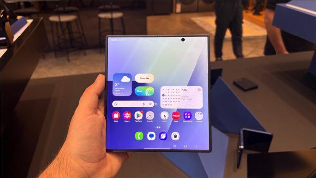Samsung, Katlanabilir Telefonlardaki Ekran İzi Sorununu Flex Titanium Teknolojisiyle Çözüyor