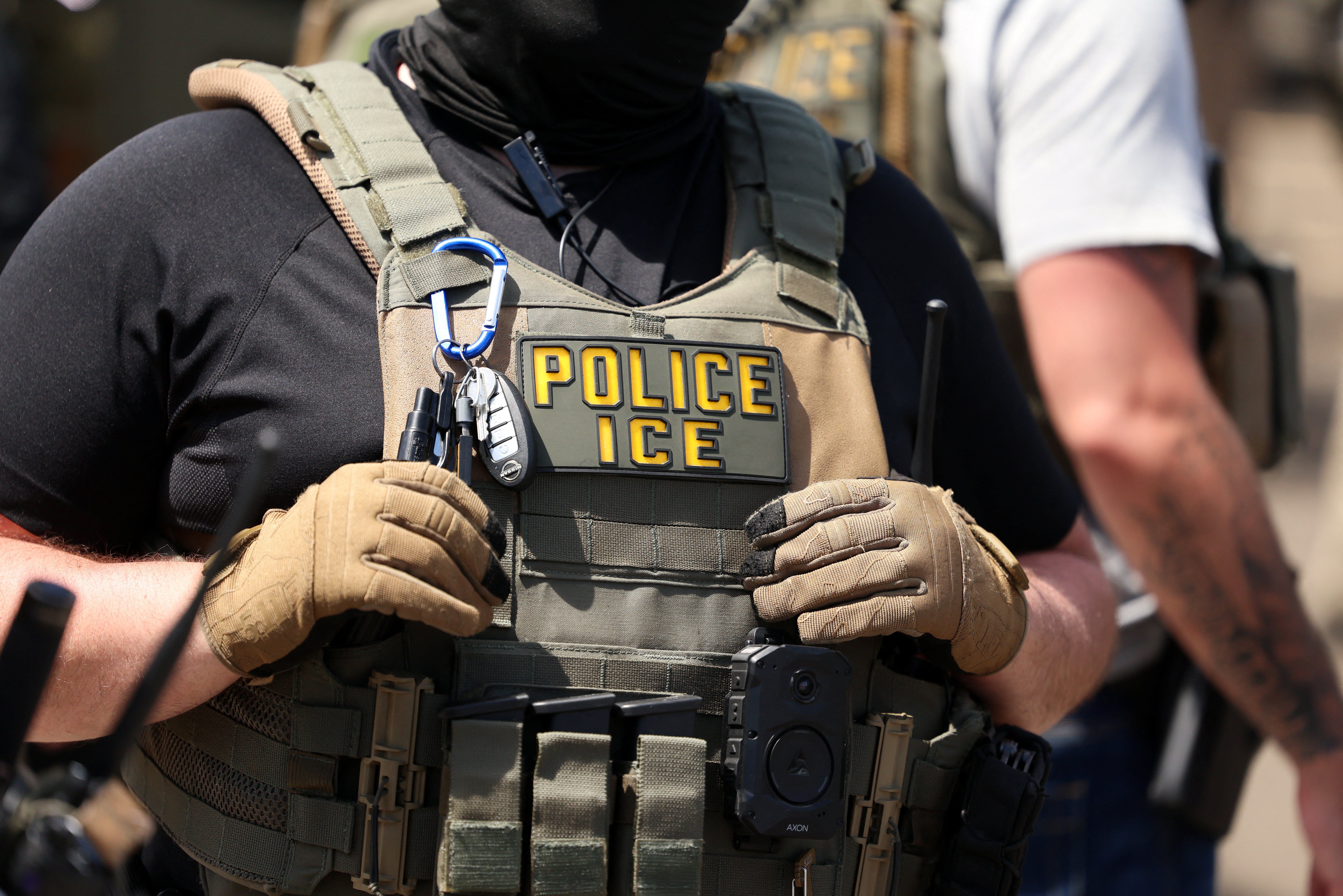 ICE, Refakatsiz Küçükleri Tespit Etmek İçin Thomson Reuters ile 125 Milyon Dolarlık Anlaşma Yapıyor