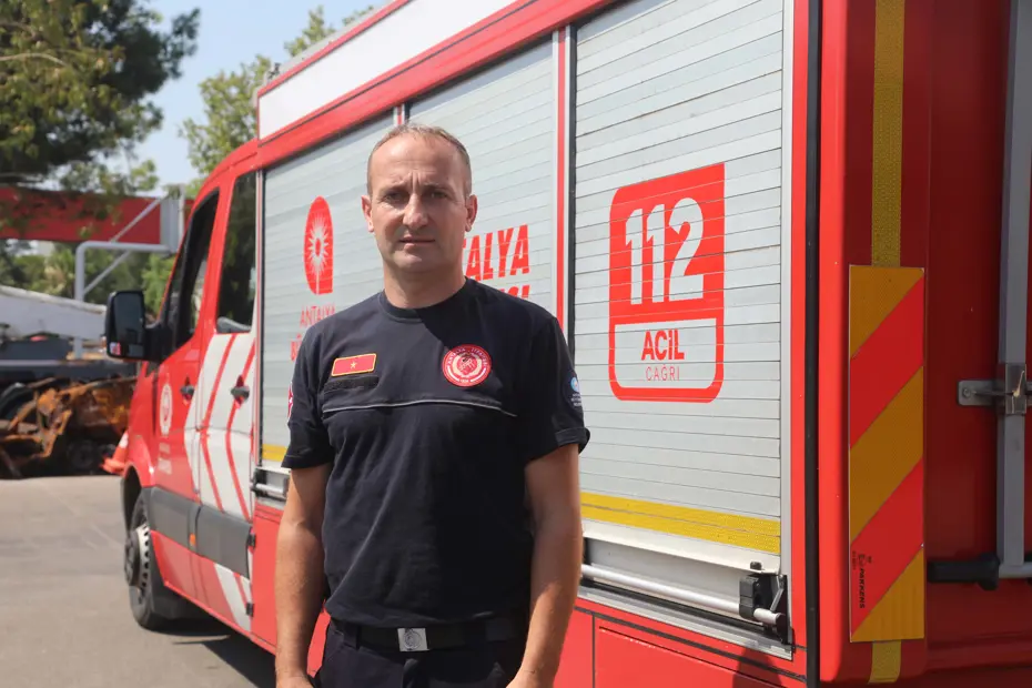Aşırı Sıcaklarda Araç İçi Yangın Riski: İtfaiyeden Çakmak ve Su Şişesi Uyarısı