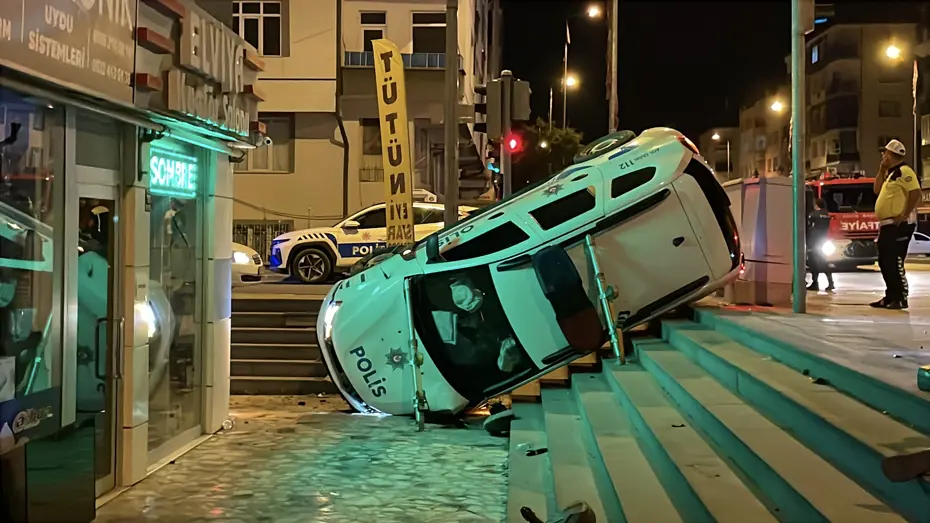 Kayseri'de Polis Aracı ile Otomobil Çarpıştı: 2'si Bekçi 3 Yaralı
