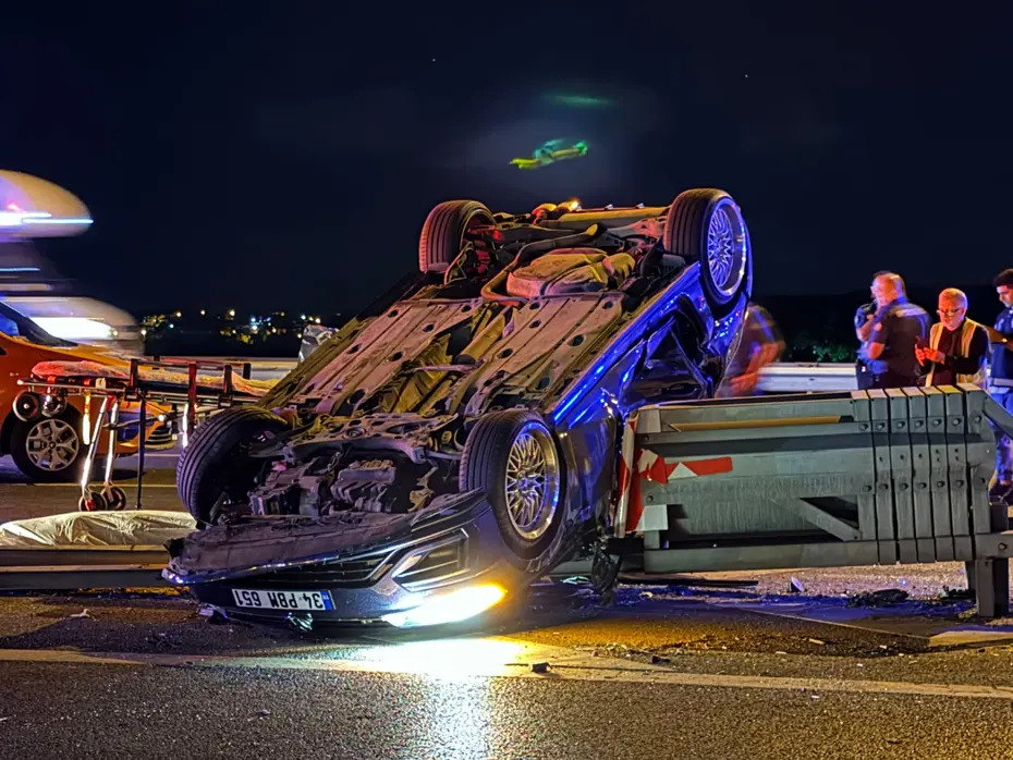 Beykoz'da Feci Kaza: Otomobil Bariyere Saplandı, 1 Ölü 2 Yaralı