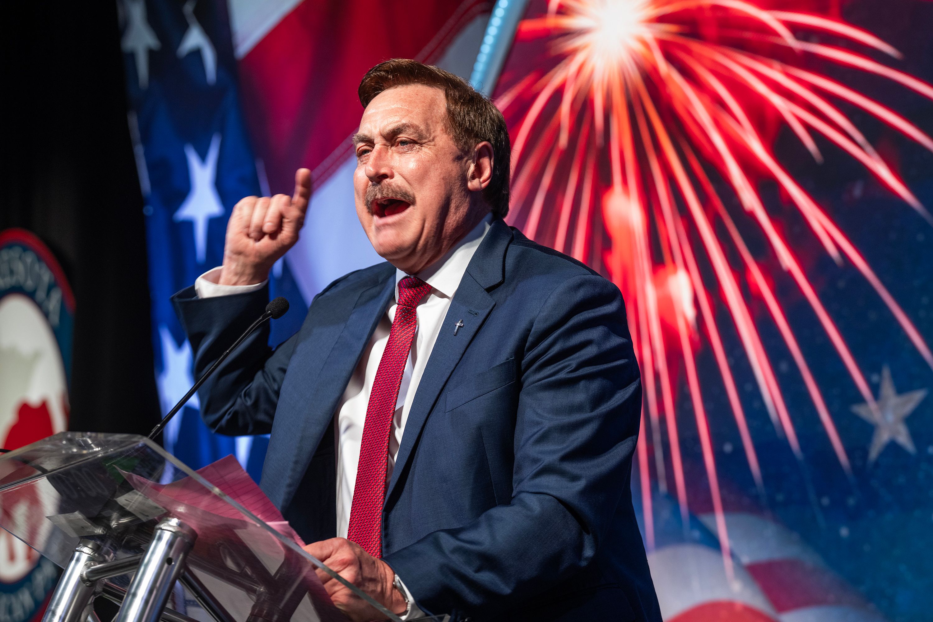 Trump, MyPillow CEO'su Mike Lindell'i Minnesota Valisi Olarak Destekledi, Cumhuriyetçiler Tepkili