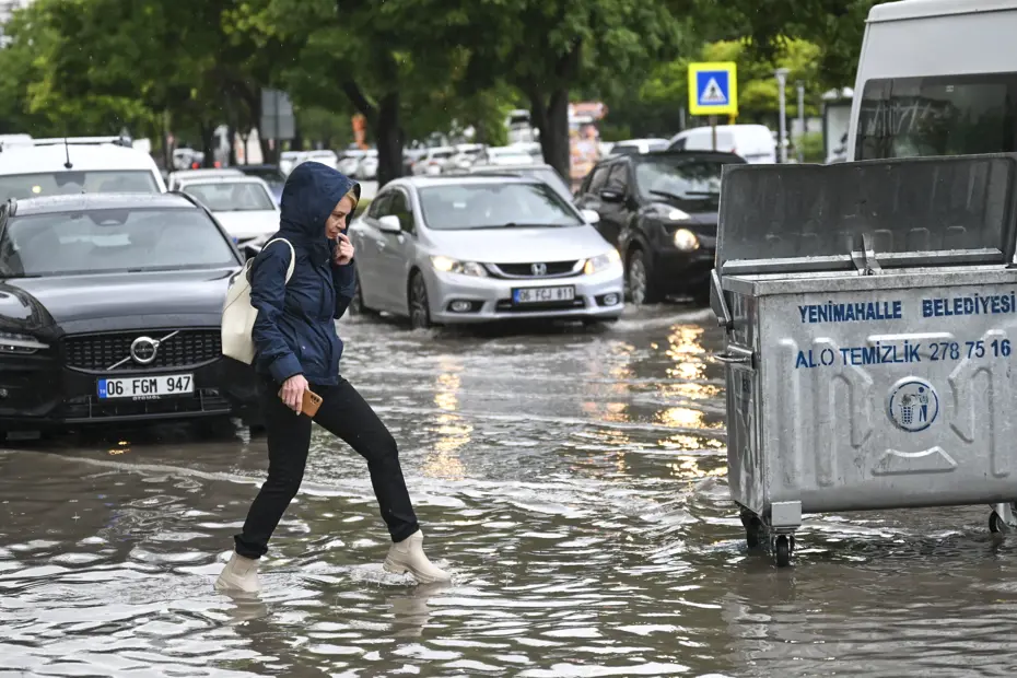 Türkiye Genelinde Şiddetli Yağış ve Fırtına: 35 İlde Sarı ve Turuncu Alarm Verildi