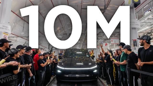 Tesla'dan Tarihi Rekor: 10 Milyonuncu Elektrikli Otomobil Üretim Bandından İndi