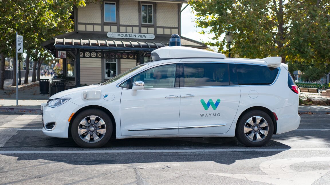 Gürültü Şikayetleri Sonrası Mahkemeden Waymo'ya Gece Şarj Yasağı