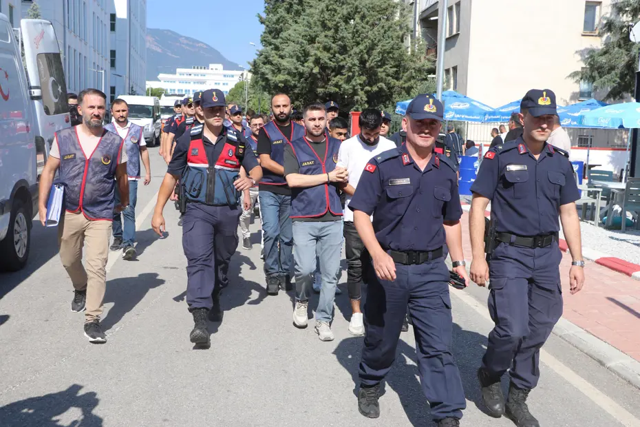 Denizli'de 4 Milyonluk Telefon Dolandırıcılığı: Kuryeyi İnternet İlanıyla Bulmuşlar