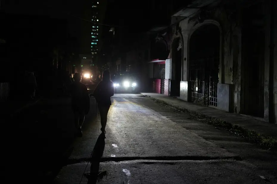 Küba'da Enerji Krizi Derinleşiyor: Elektrik Şebekesi Çöktü, Beş Eyalet Karanlıkta Kaldı