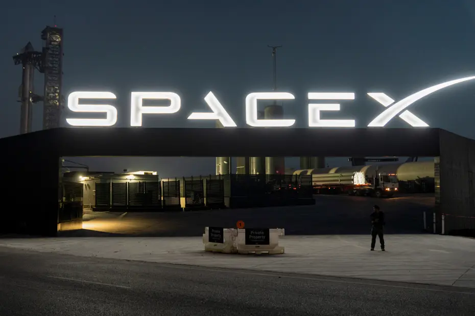 SpaceX'in İlk Bilanço Toplantısında Küçük Yatırımcılardan İlginç Sorular: "Roketi Pembeye Boyayabilir miyiz?"