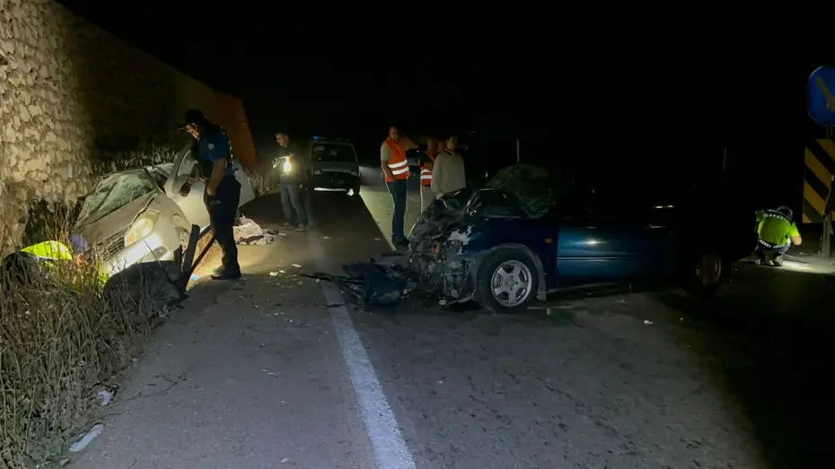 Bursa'nın İznik İlçesinde İki Otomobil Çarpıştı: 2 Ölü, 6 Yaralı