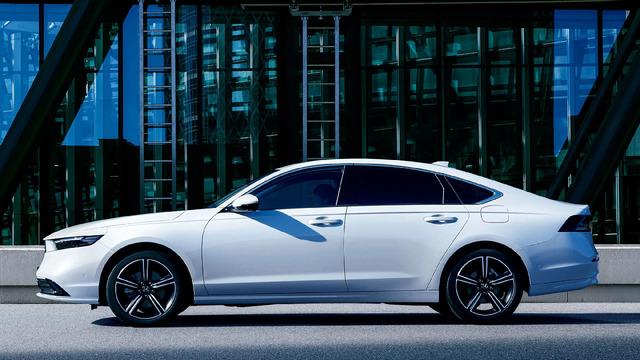 Honda, Yenilenen Accord Modelini Tanıttı: Hibrit Motor ve Otonom Sürüş Desteği