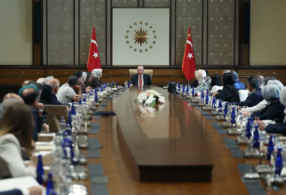 Cumhurbaşkanı Erdoğan, Kahramanmaraş'taki Okul Saldırısında Hayatını Kaybedenlerin Aileleriyle Görüştü