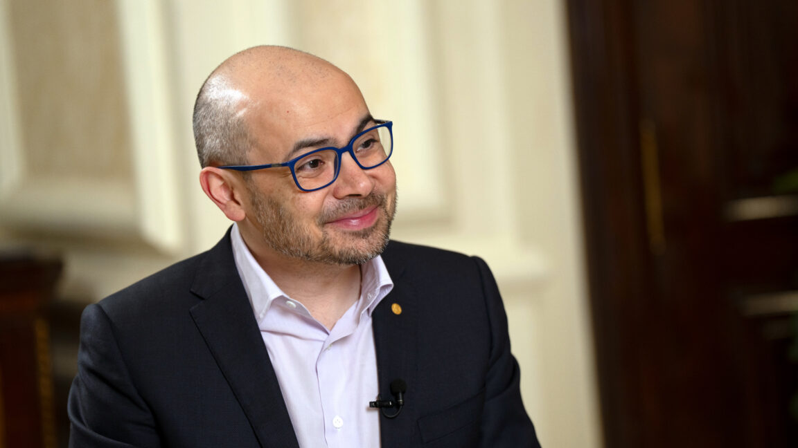 Google'da Yapay Zeka Depremi: Hassabis Görevi Devrediyor, Koray Kavukcuoğlu Başa Geçiyor