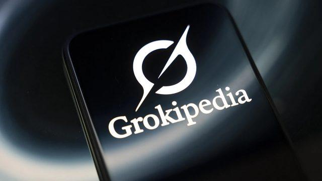 Elon Musk'ın Yapay Zeka Ansiklopedisi Grokipedia Neden Aylardır Güncellenmiyor?