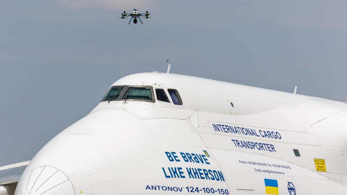 Almanya'da Ukrayna Kargo Uçaklarının Yakınında Patlayıcı Yüklü Drone Bulundu