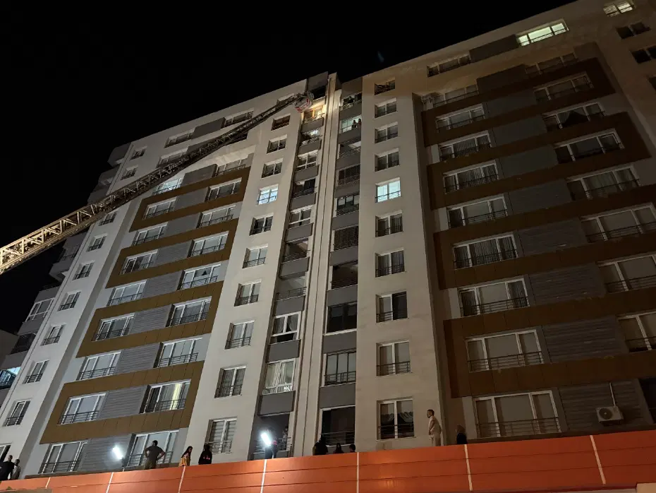 Kayseri'de Feci Olay: Yangın Çıkan 13. Kattaki Dairesinden Düşen Şahıs Hayatını Kaybetti