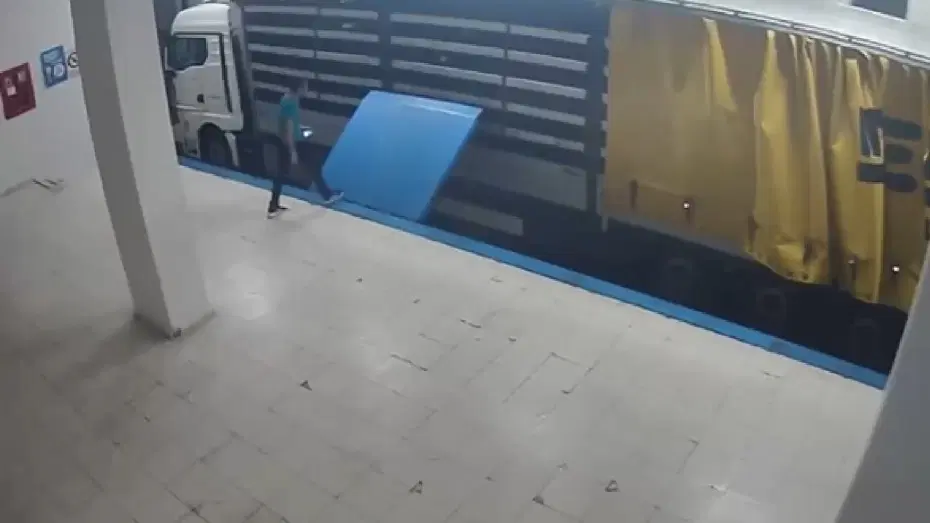 İstanbul'da Firar Girişimi: Suç Örgütü Üyesi TIR Dorsesinde Yakalandı