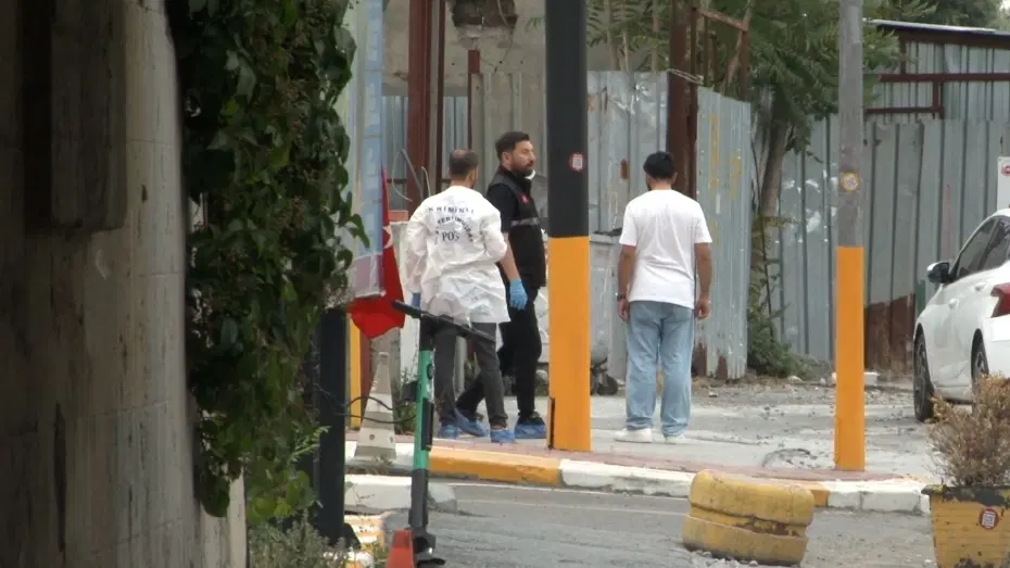 Fatih'te Polise Bıçaklı Saldırı Girişimi: Şüpheli Vurularak Yakalandı
