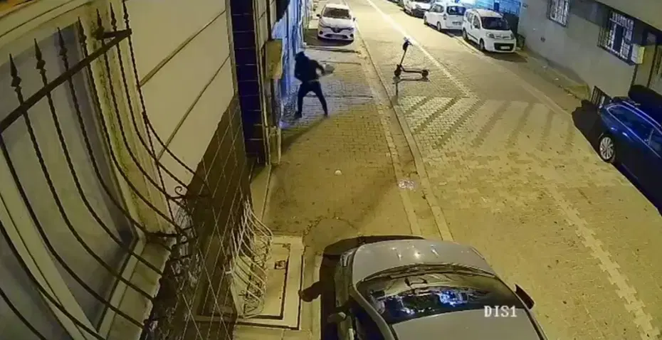 Esenyurt'ta Eski Sevgili Saldırısı: Binayı Kundaklayan Şahıs Aileyi Taşınmaya Zorladı