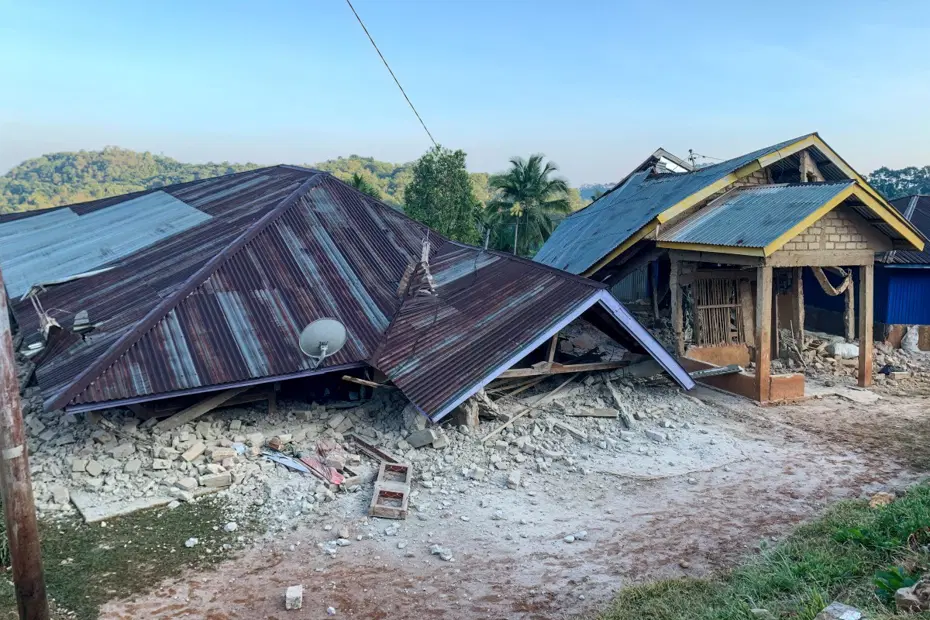 Endonezya'da 7.7 Büyüklüğünde Deprem: Tsunami Uyarısı Verildi