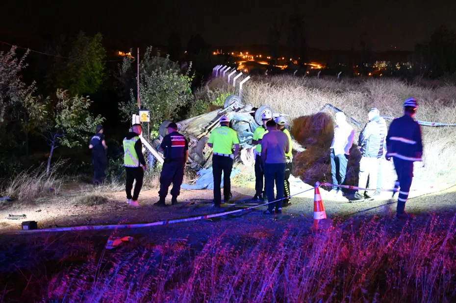 Kırıkkale'de Feci Kaza: Direğe Çarpan Otomobil Şarampole Devrildi, 1 Ölü
