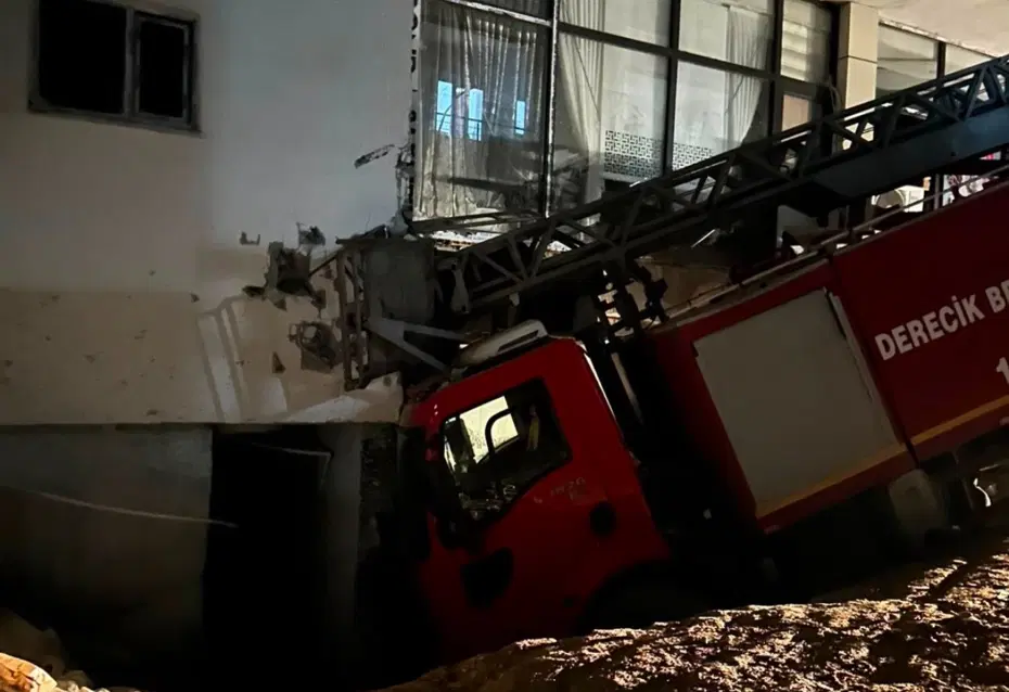 Hakkari'de İtfaiye Merdiveniyle Evine Girmeye Çalışan Uzman Çavuş Hayatını Kaybetti