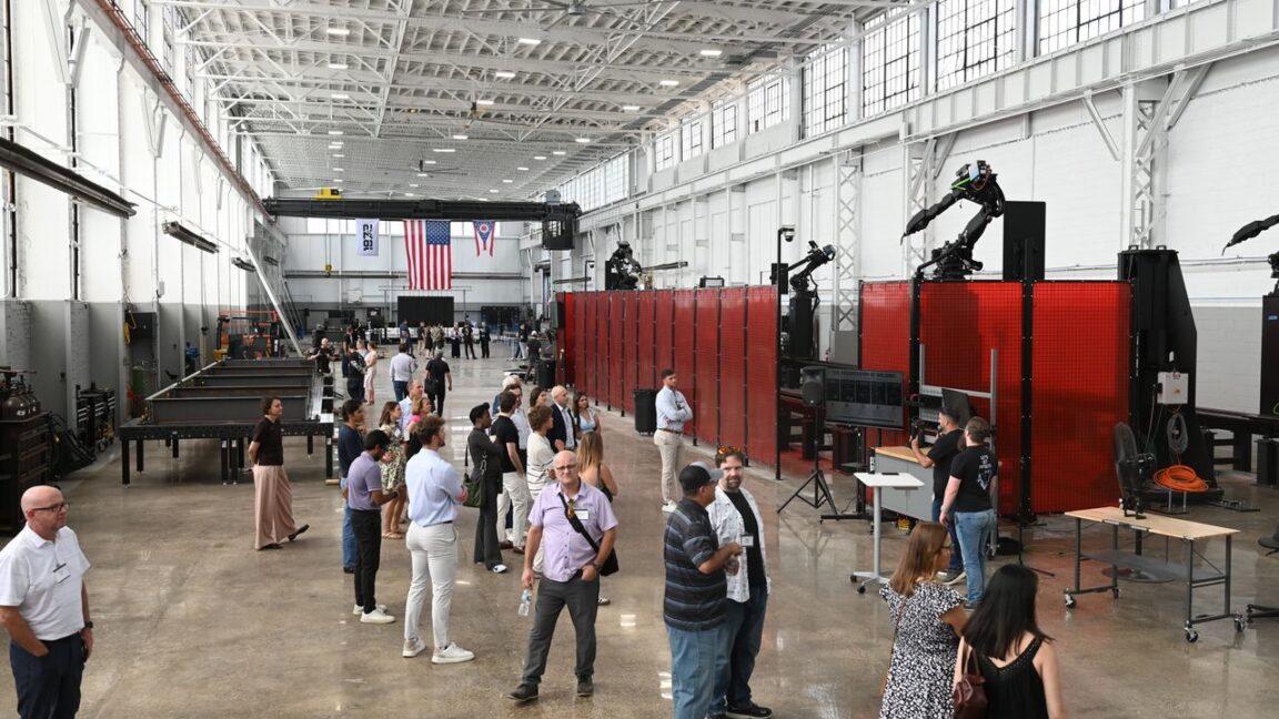Eski SpaceX Mühendislerinden Çelik Üretimini Otomatikleştiren Robotik Fabrika Girişimi