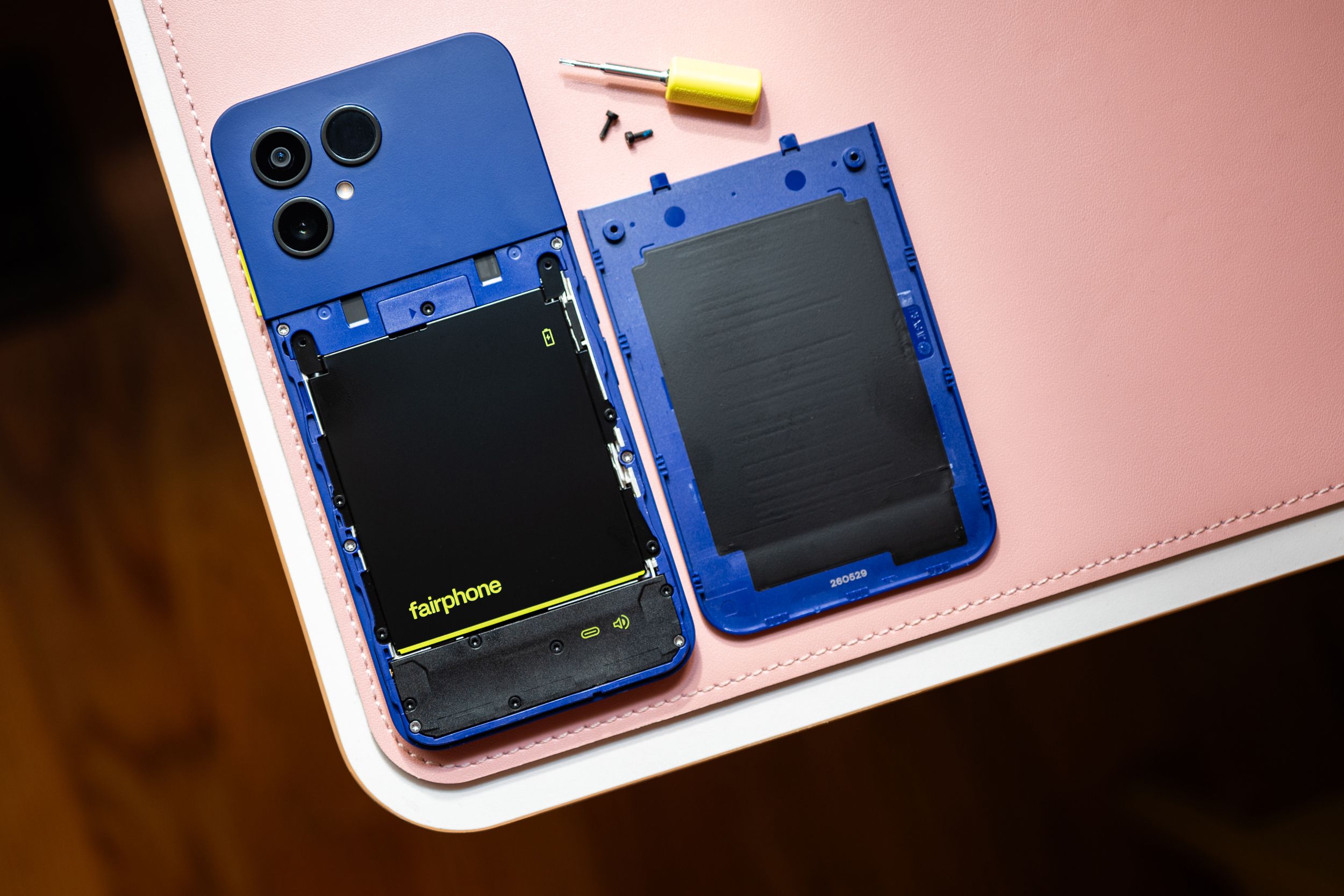 Sürdürülebilir ve Tamir Edilebilir Akıllı Telefon Fairphone ABD Pazarına Giriyor